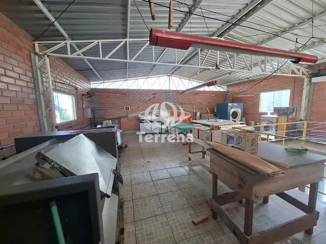 Galpão / Barracão com 573m², à venda ou para alugar, no bairro Centro em Blumenau