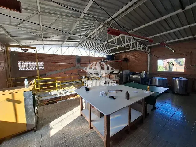 Galpão / Barracão com 573m², à venda ou para alugar, no bairro Centro em Blumenau