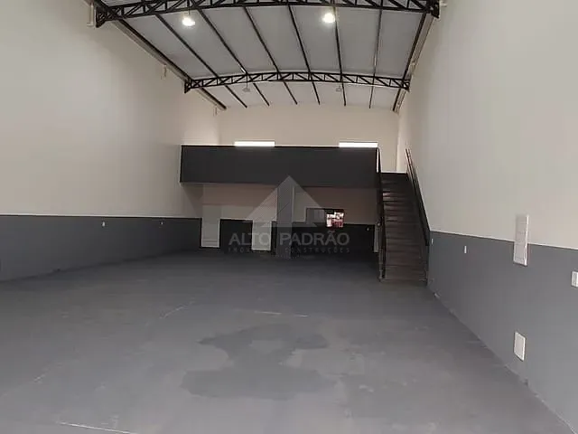 Galpão / Barracão com 250m², para alugar, no bairro Jardim Sônia Maria em Mauá
