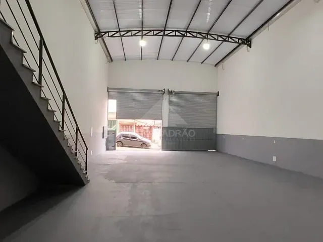 Galpão / Barracão com 250m², para alugar, no bairro Jardim Sônia Maria em Mauá