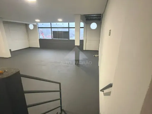 Galpão / Barracão com 200m², para alugar, no bairro Jardim Campo Verde em Mauá