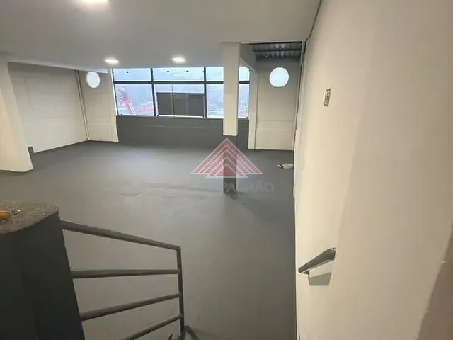 Galpão / Barracão com 200m², para alugar, no bairro Jardim Campo Verde em Mauá