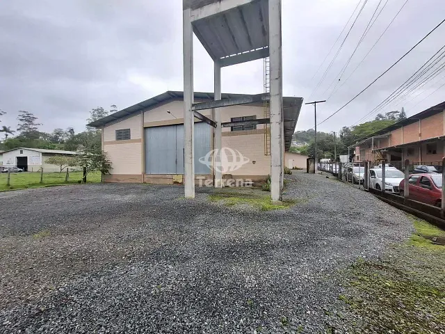 Galpão / Barracão com 1300m², para alugar, no bairro Fidélis em Blumenau