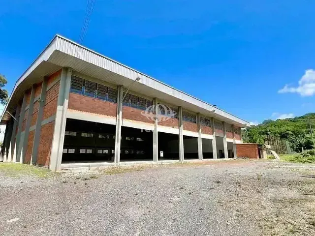 Galpão / Barracão com 3000m², para alugar, no bairro Badenfurt em Blumenau