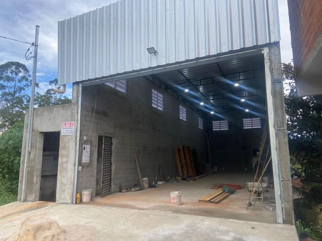 Galpão / Barracão com 110m², para alugar, no bairro Água Espraiada (Caucaia do Alto) em Cotia