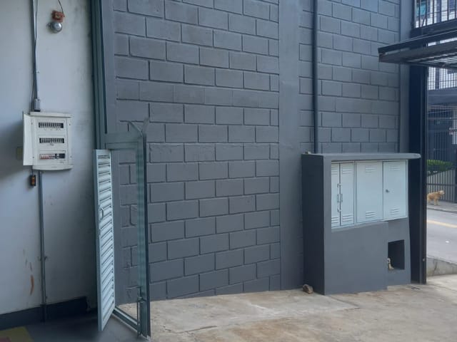 Galpão / Barracão com 225m², à venda ou para alugar, no bairro Jardim Santo Estêvão em Carapicuíba