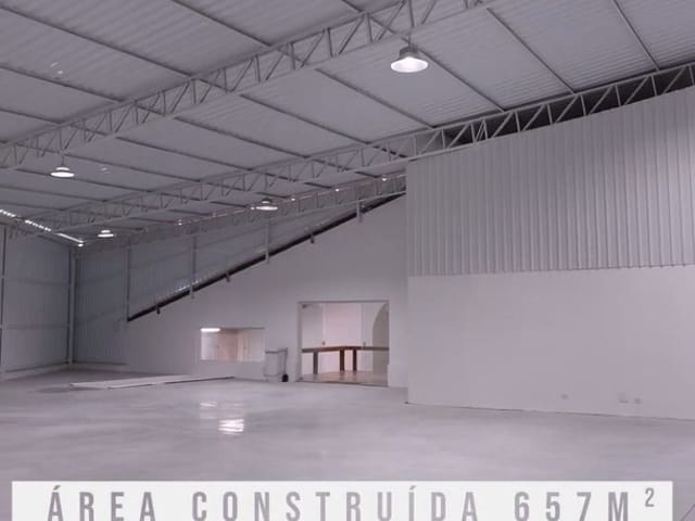 Galpão / Barracão à venda ou para alugar, no bairro Granja Vianna em Cotia
