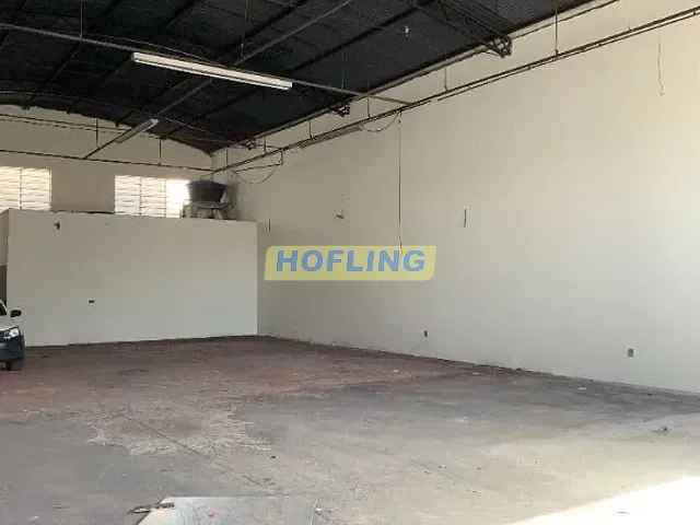 Galpão / Barracão com 324m², para alugar, no bairro Estádio em Rio Claro