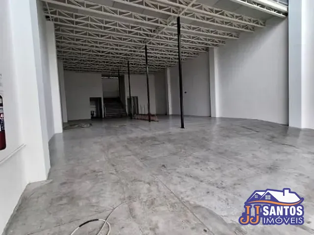 Galpão / Barracão com 218m², para alugar, no bairro Centro em Caraguatatuba