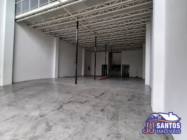 Galpão / Barracão com 218m², para alugar, no bairro Centro em Caraguatatuba