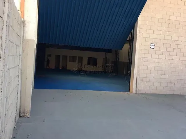 Galpão / Barracão com 400m², para alugar, no bairro Jardim Santa Júlia em São José dos Campos