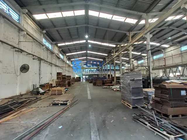 Galpão / Barracão com 3075m², à venda ou para alugar, no bairro Santa Izabel em Londrina