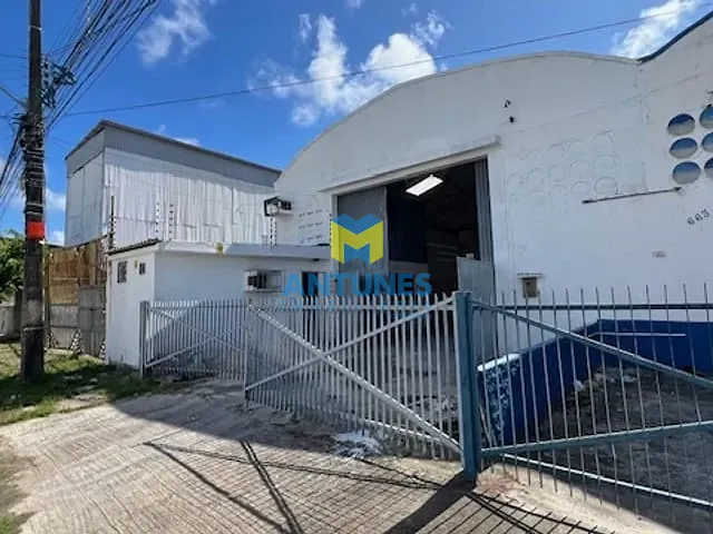 Galpão / Barracão com 400m², para alugar, no bairro Imbiribeira em Recife