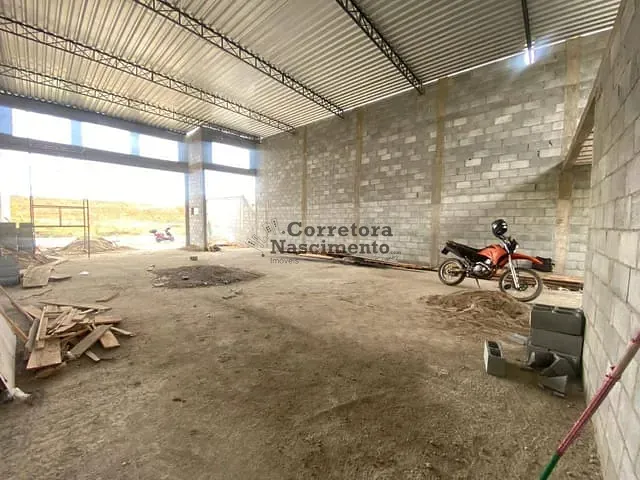 Galpão / Barracão com 242m², à venda, no bairro Jardim Leblon em Jacareí
