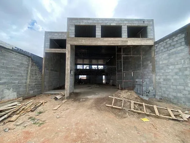 Galpão / Barracão com 242m², à venda, no bairro Jardim Leblon em Jacareí