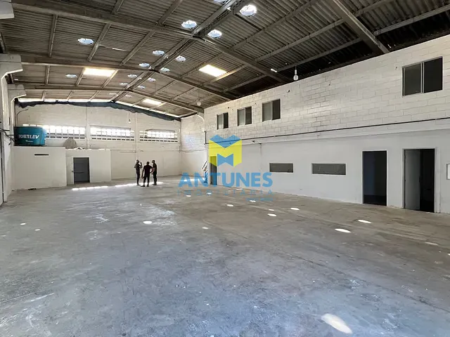 Galpão / Barracão com 450m², para alugar, no bairro Imbiribeira em Recife