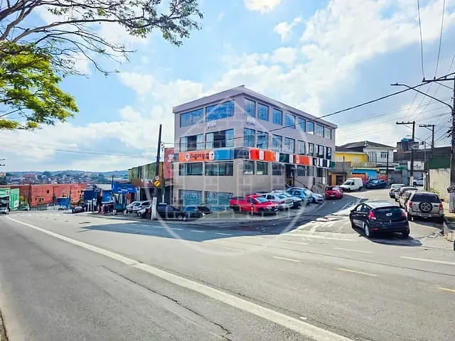 Galpão / Barracão com 300m², para alugar, no bairro Parque Brasil em São Paulo