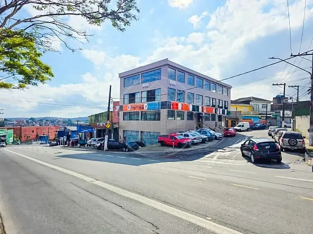 Galpão / Barracão com 300m², para alugar, no bairro Parque Brasil em São Paulo