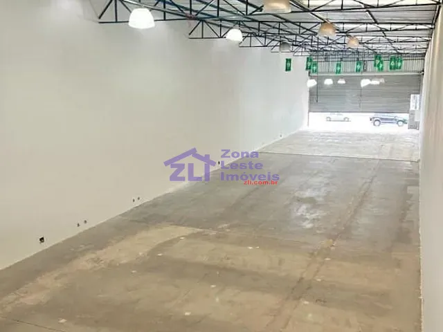 Galpão / Barracão com 700m², para alugar, no bairro Jardim Adutora em São Paulo