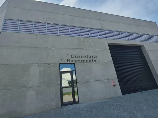 Galpão / Barracão com 1200m², para alugar, no bairro Rio Abaixo em Jacareí
