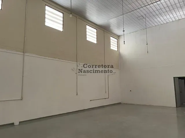 Galpão / Barracão com 300m², para alugar, no bairro Jardim Diamante em São José dos Campos
