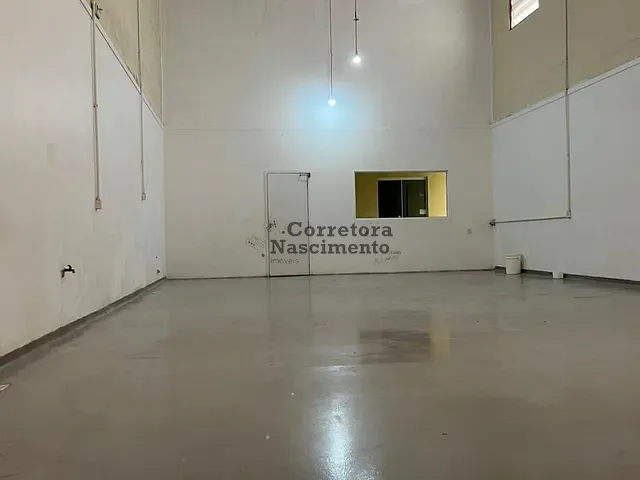 Galpão / Barracão com 300m², para alugar, no bairro Jardim Diamante em São José dos Campos
