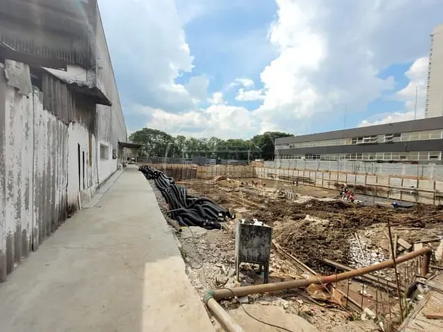 Galpão / Barracão com 1800m², para alugar, no bairro Interlagos em São Paulo