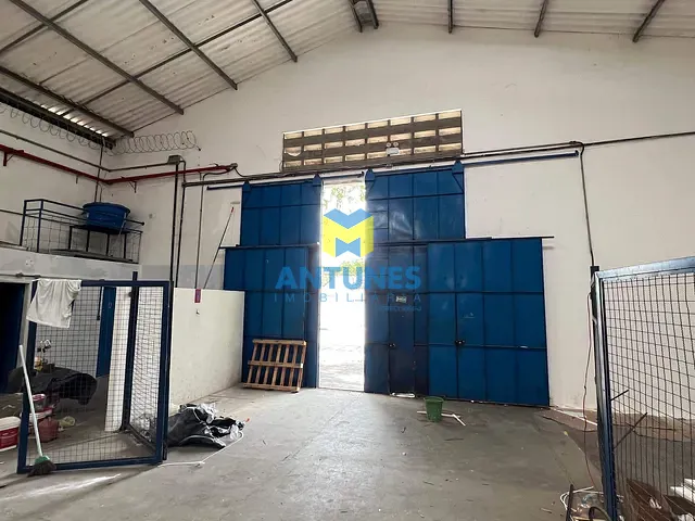 Galpão / Barracão com 690m², para alugar, no bairro Imbiribeira em Recife