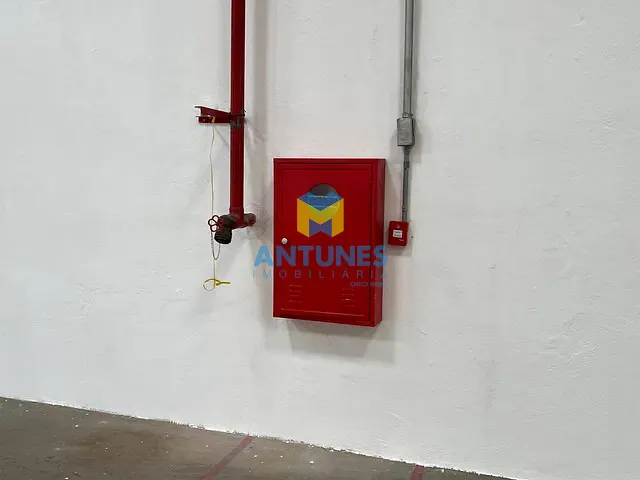 Galpão / Barracão com 690m², para alugar, no bairro Imbiribeira em Recife