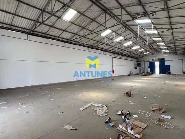 Galpão / Barracão com 690m², para alugar, no bairro Imbiribeira em Recife