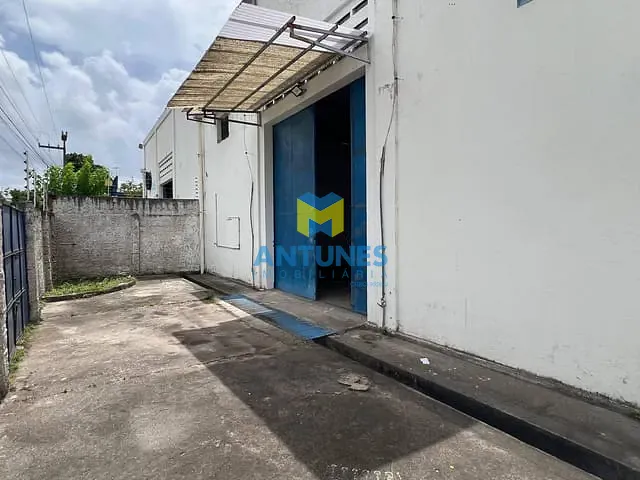 Galpão / Barracão com 690m², para alugar, no bairro Imbiribeira em Recife