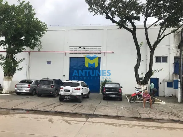 Galpão / Barracão com 690m², para alugar, no bairro Imbiribeira em Recife