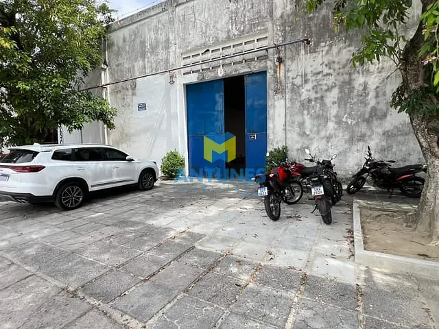Galpão / Barracão com 690m², para alugar, no bairro Imbiribeira em Recife