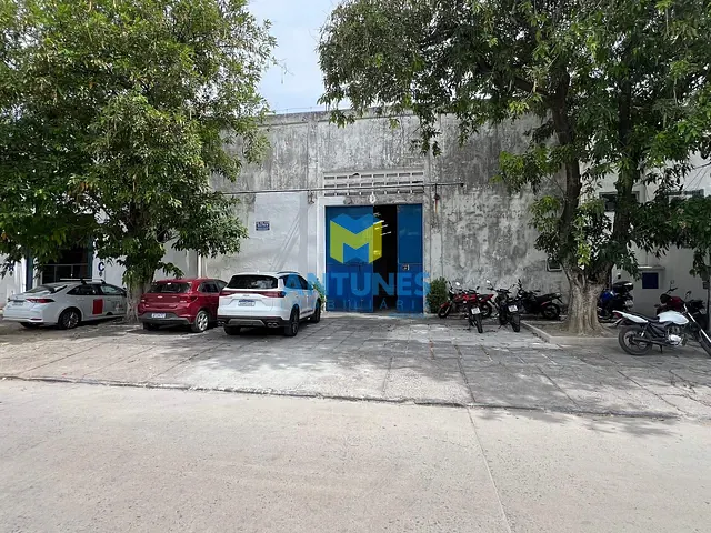 Galpão / Barracão com 690m², para alugar, no bairro Imbiribeira em Recife