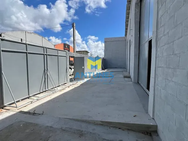 Galpão / Barracão com 660m², para alugar, no bairro Imbiribeira em Recife