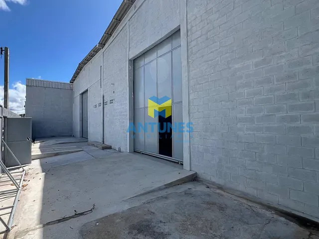Galpão / Barracão com 660m², para alugar, no bairro Imbiribeira em Recife