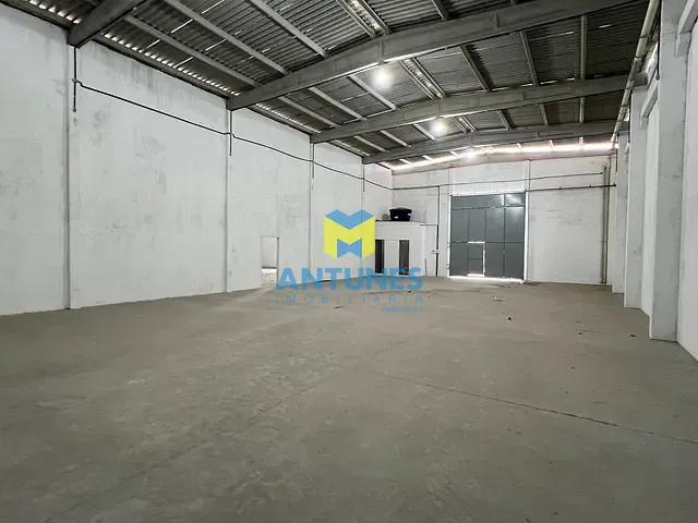 Galpão / Barracão com 330m², para alugar, no bairro Imbiribeira em Recife