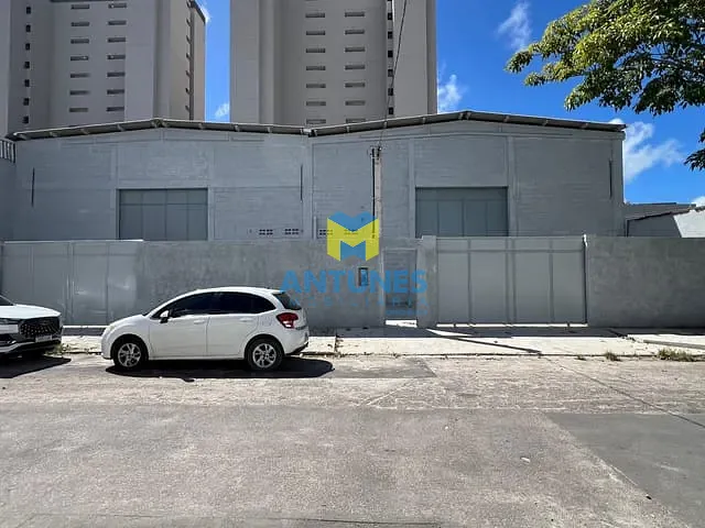 Galpão / Barracão com 660m², para alugar, no bairro Imbiribeira em Recife