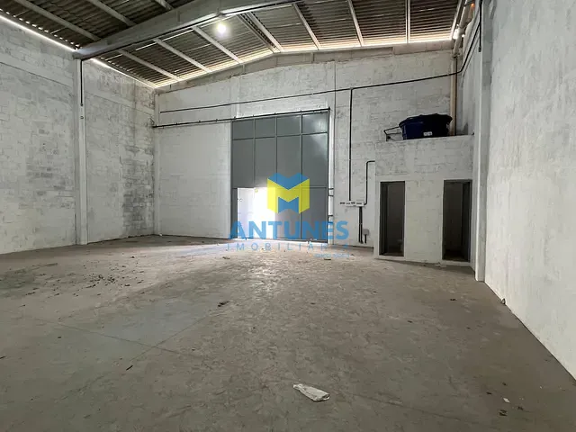 Galpão / Barracão com 660m², para alugar, no bairro Imbiribeira em Recife