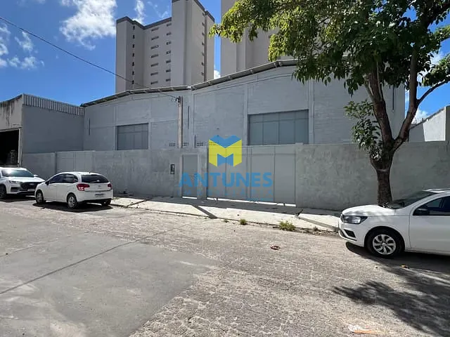 Galpão / Barracão com 660m², para alugar, no bairro Imbiribeira em Recife