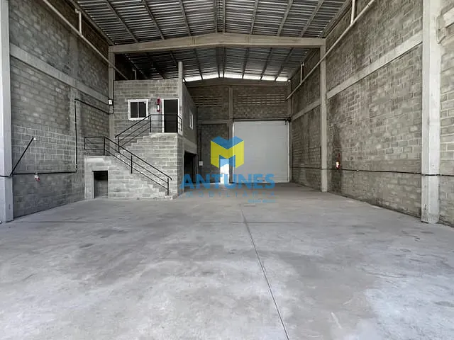 Galpão / Barracão com 300m², para alugar, no bairro Imbiribeira em Recife