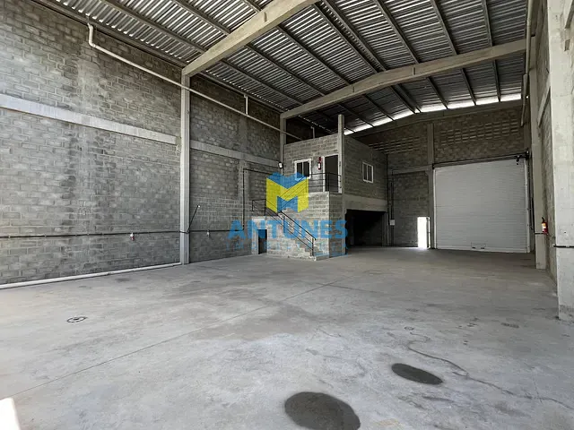 Galpão / Barracão com 300m², para alugar, no bairro Imbiribeira em Recife