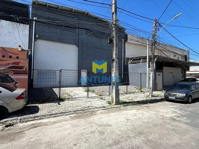 Galpão / Barracão com 300m², para alugar, no bairro Imbiribeira em Recife