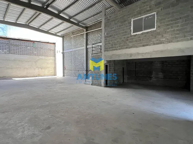 Galpão / Barracão com 300m², para alugar, no bairro Imbiribeira em Recife