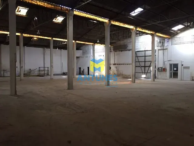 Galpão / Barracão com 1150m², para alugar, no bairro Imbiribeira em Recife