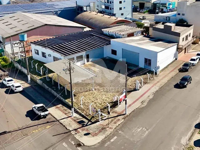 Galpão / Barracão com 1300m², para alugar, no bairro Passo dos Fortes em Chapecó