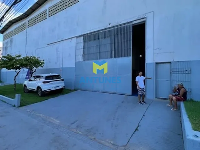 Galpão / Barracão com 1080m², para alugar, no bairro Imbiribeira em Recife