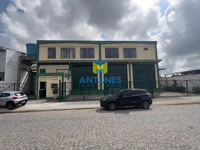 Galpão / Barracão com 828m², para alugar, no bairro Várzea em Recife