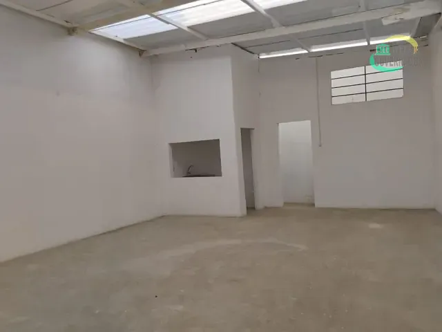 Galpão / Barracão com 355m², para alugar, no bairro Jardim do Trevo em Campinas