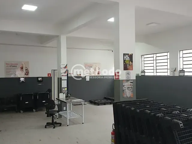 Galpão / Barracão com 180m², para alugar, no bairro Vila Pompéia em Campinas